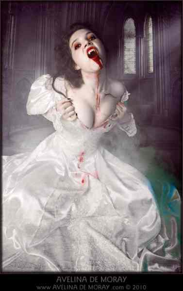 Illustration for article titled The Loveliness That Will Not Die: Sexy Vampire Pin-Up Art